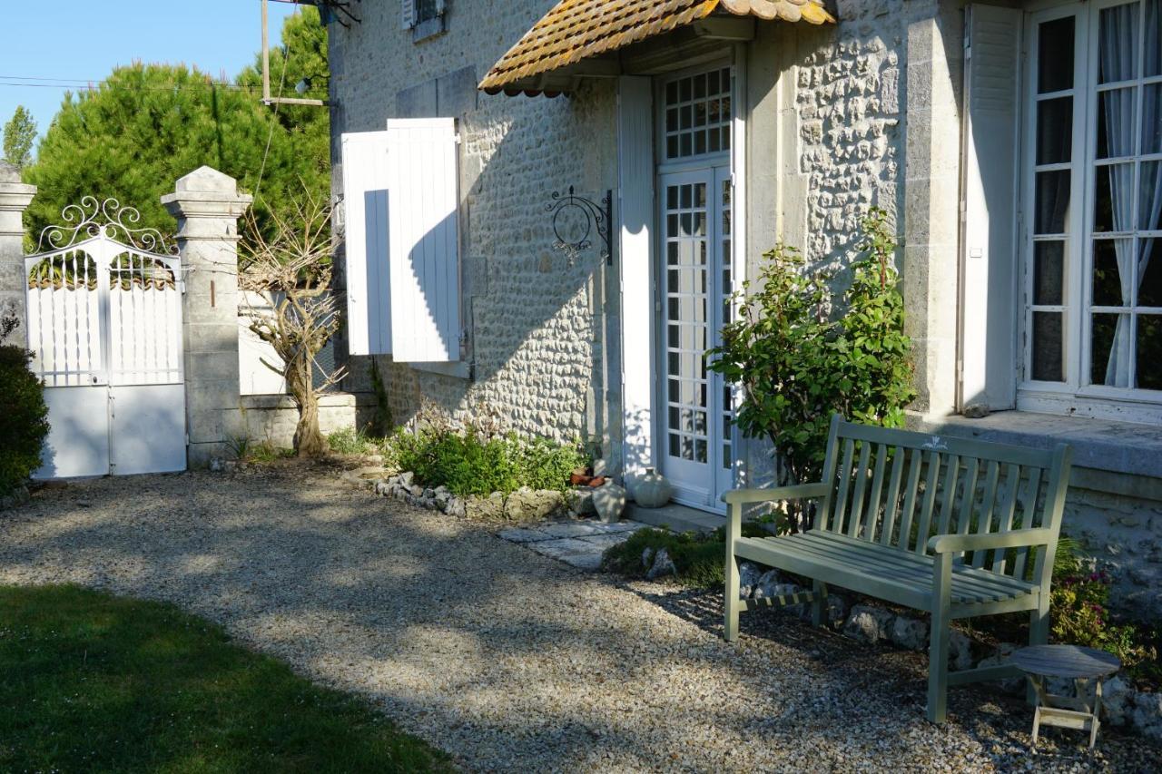 Bed and Breakfast Le Chemin Challignac Esterno foto