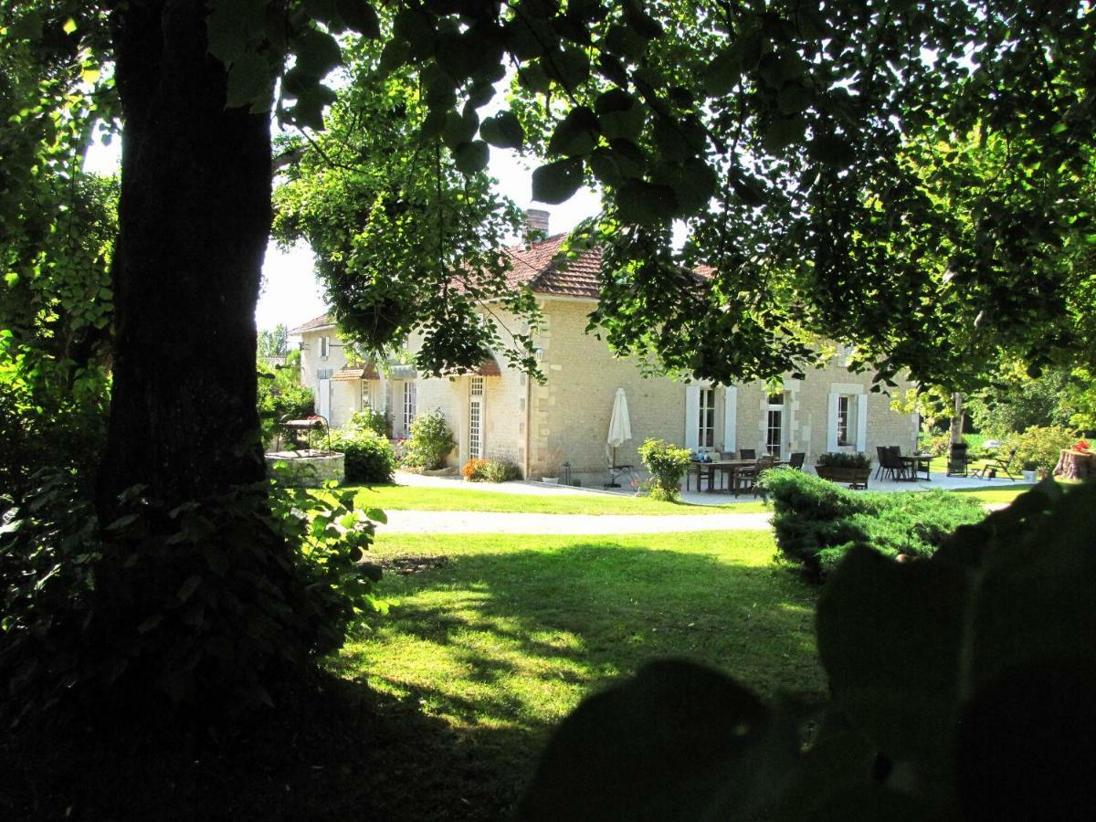 Bed and Breakfast Le Chemin Challignac Esterno foto