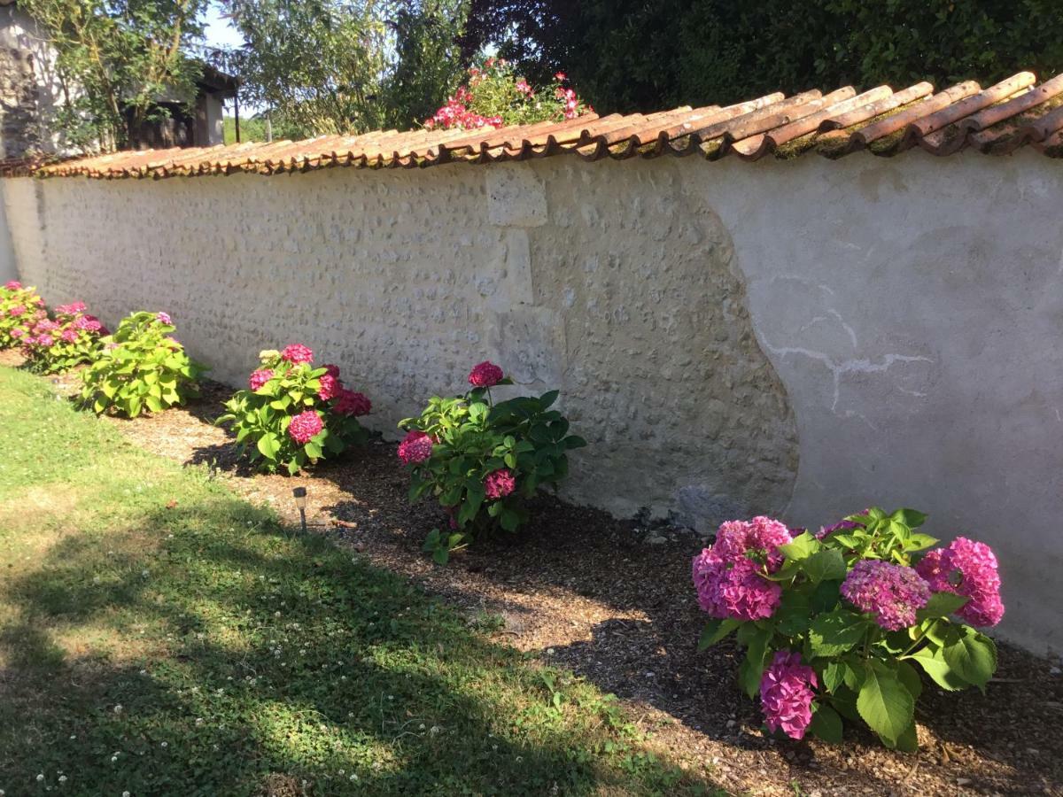 Bed and Breakfast Le Chemin Challignac Esterno foto